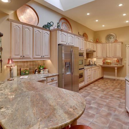 Beautiful Central Fayetteville Townhome With Views! Екстериор снимка