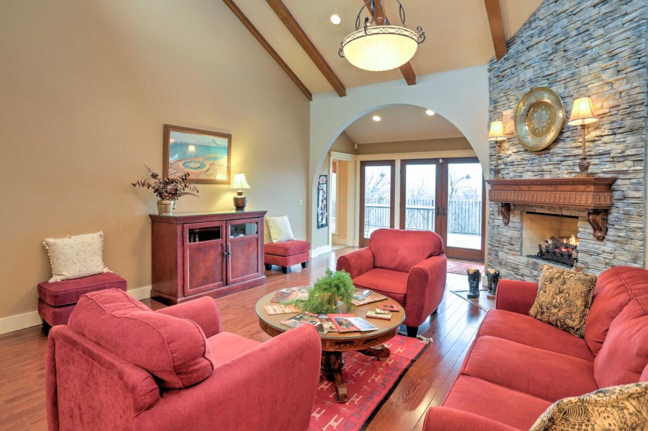 Beautiful Central Fayetteville Townhome With Views! Екстериор снимка