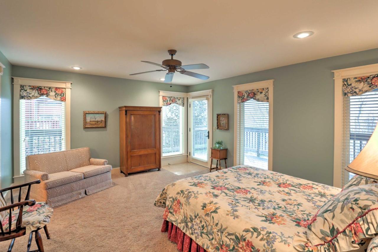 Beautiful Central Fayetteville Townhome With Views! Екстериор снимка