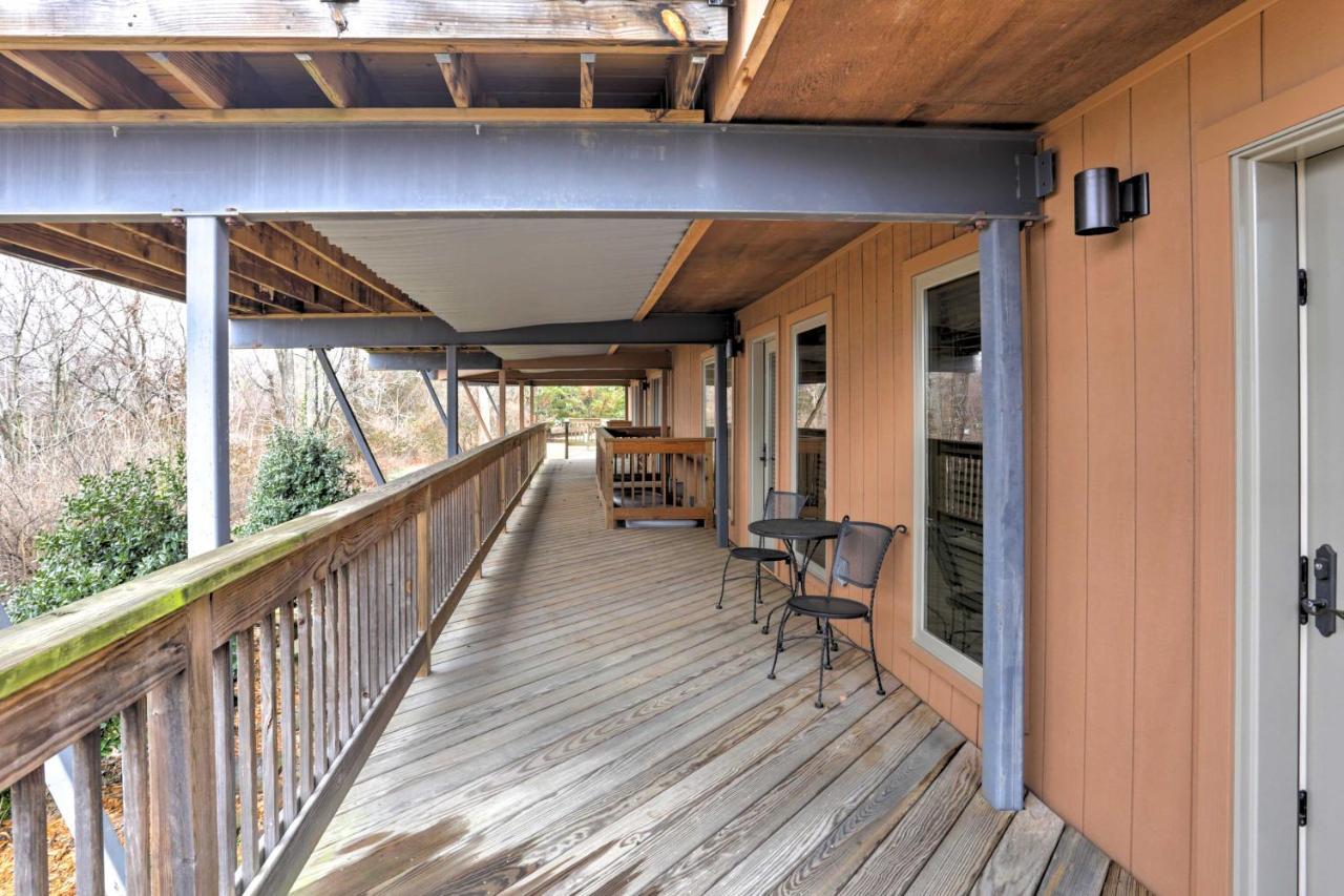Beautiful Central Fayetteville Townhome With Views! Екстериор снимка